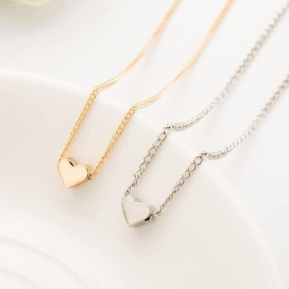 Urban Outfitters Jewelry - Dainty Heart Necklace (Gold)